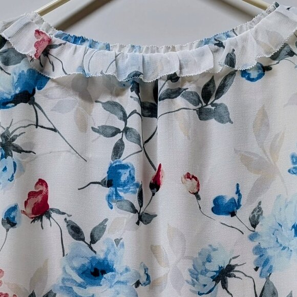 White House Black Market Floral Print Ruffle Shell in Ecru w/ Blue Mirage - Picture 5 of 9